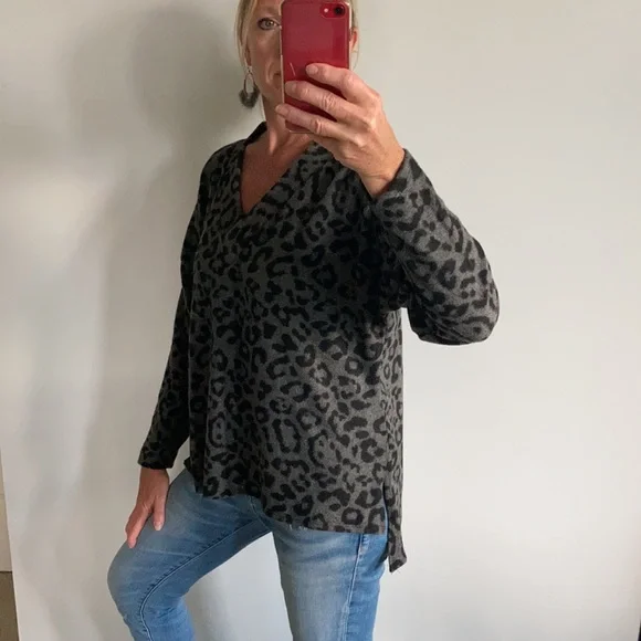 Long Sleeve Animal Print Tunic Top - Picture 3 of 7